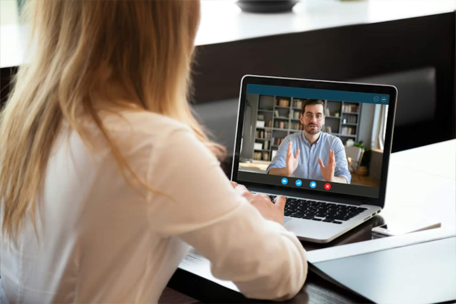 Pendant le confinement, la «&nbsp;proximité dans la distance&nbsp;» a pris le pas sur la «&nbsp;distance dans la proximité&nbsp;». Fizkes&nbsp;/ Shutterstock